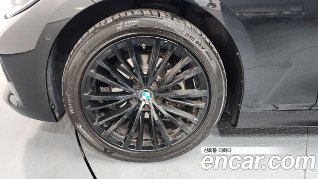 BMW 3-Series 320i Luxury