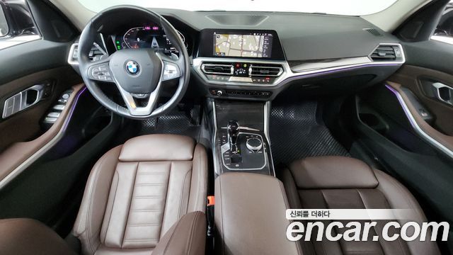 BMW 3-Series 320i Luxury