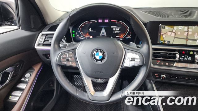 BMW 3-Series 320i Luxury