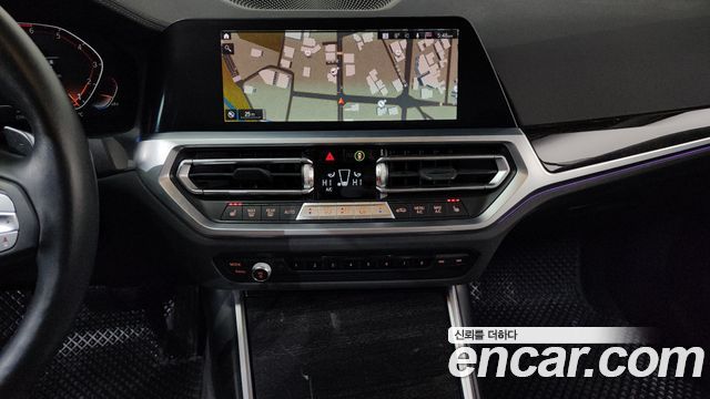 BMW 3-Series 320i Luxury