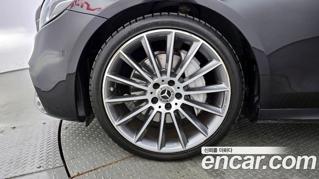 Mercedes-Benz E-Class E300 4MATIC AMG Line