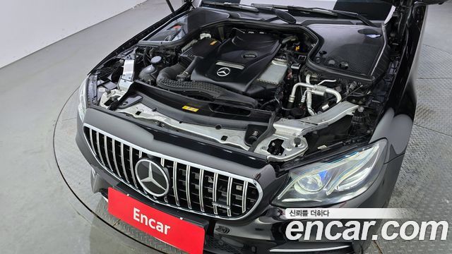 Mercedes-Benz E-Class E300 4MATIC AMG Line