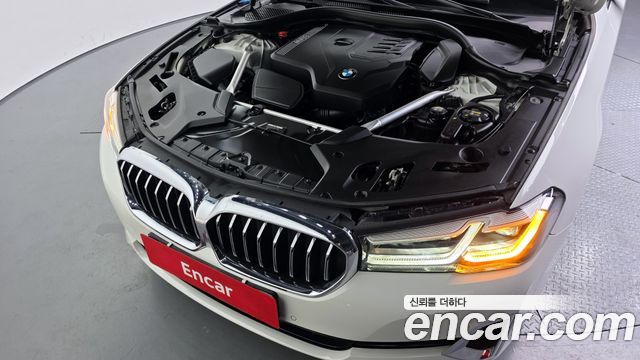 BMW 5-Series 520i Luxury