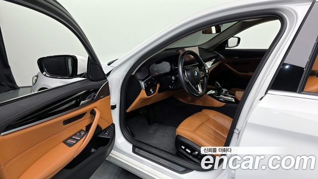 BMW 5-Series 520i Luxury