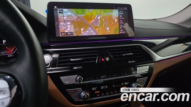 BMW 5-Series 520i Luxury