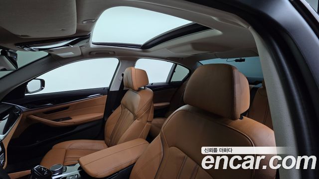 BMW 5-Series 520i Luxury