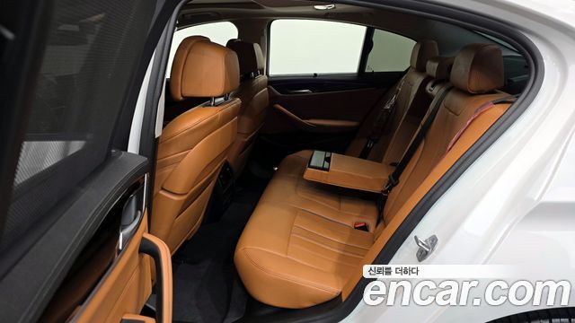 BMW 5-Series 520i Luxury