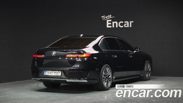 BMW 7-Series 740i sDrive Design Pure Excellence
