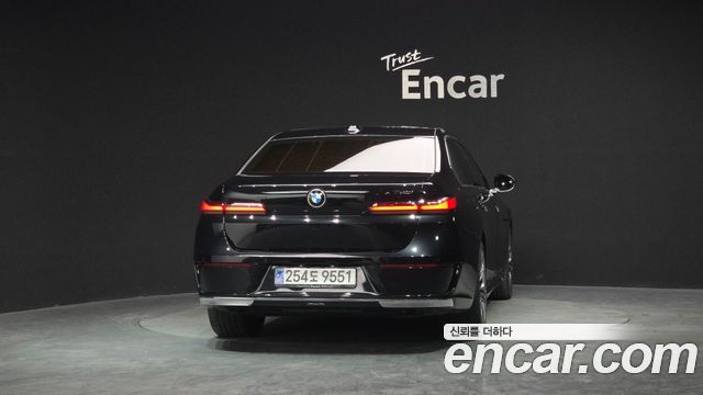 BMW 7-Series 740i sDrive Design Pure Excellence