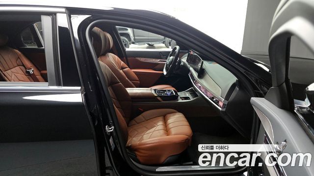 BMW 7-Series 740i sDrive Design Pure Excellence