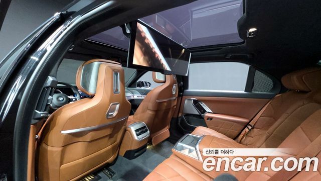 BMW 7-Series 740i sDrive Design Pure Excellence