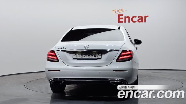Mercedes-Benz E-Class E220d Avantgarde