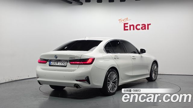 BMW 3-Series 320i Luxury