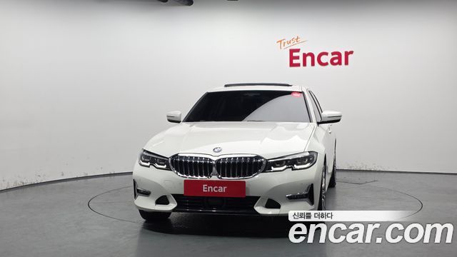 BMW 3-Series 320i Luxury
