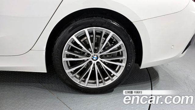 BMW 3-Series 320i Luxury