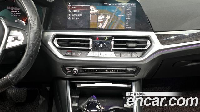 BMW 3-Series 320i Luxury