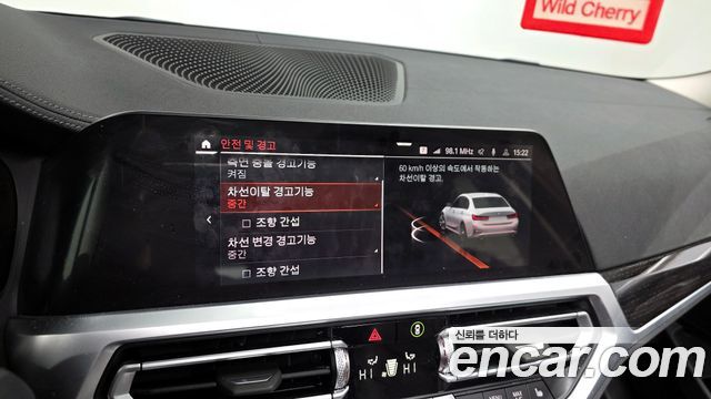 BMW 3-Series 320i Luxury