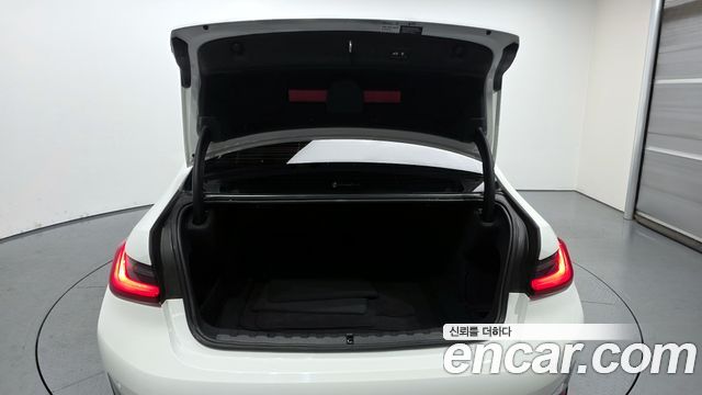 BMW 3-Series 320i Luxury