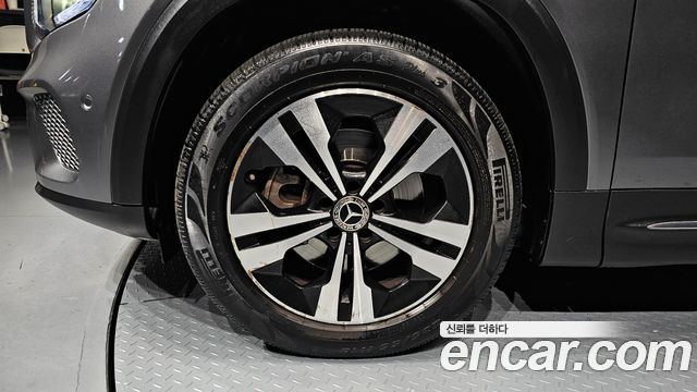 Mercedes-Benz GLB-Class GLB220