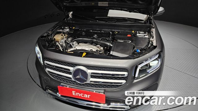Mercedes-Benz GLB-Class GLB220