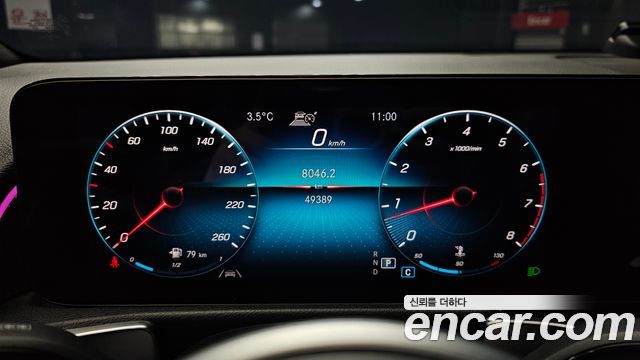 Mercedes-Benz GLB-Class GLB220