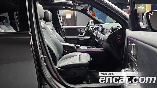 Mercedes-Benz GLB-Class GLB220