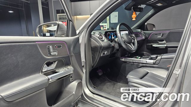 Mercedes-Benz GLB-Class GLB220