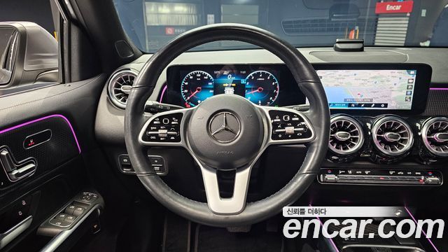 Mercedes-Benz GLB-Class GLB220