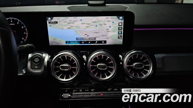 Mercedes-Benz GLB-Class GLB220