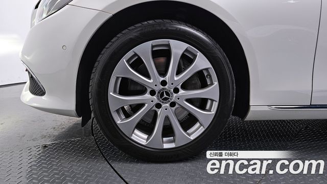 Mercedes-Benz E-Class E300 4MATIC EX Intelligent Drive
