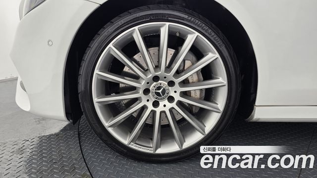 Mercedes-Benz E-Class E350 4MATIC AMG Line