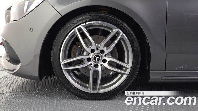 Mercedes-Benz CLA-Class CLA220 AMG Line