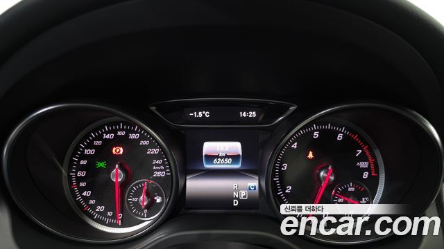 Mercedes-Benz CLA-Class CLA220 AMG Line