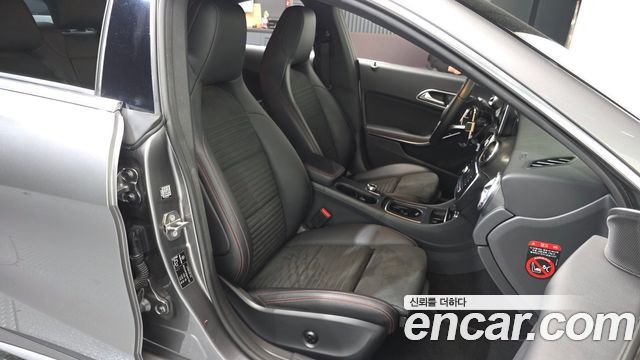 Mercedes-Benz CLA-Class CLA220 AMG Line