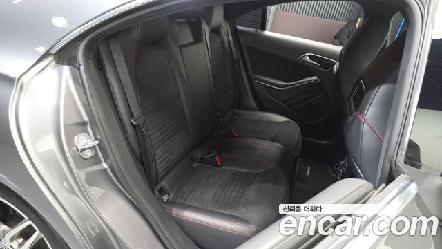 Mercedes-Benz CLA-Class CLA220 AMG Line