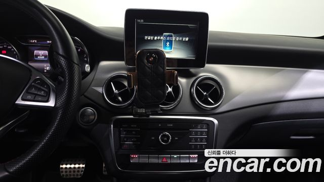Mercedes-Benz CLA-Class CLA220 AMG Line