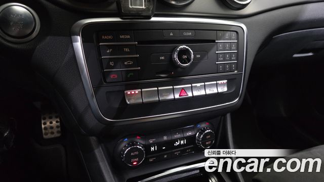 Mercedes-Benz CLA-Class CLA220 AMG Line