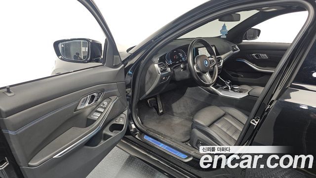 BMW 3-Series 330e M Sport