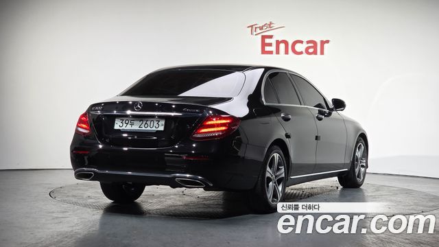 Mercedes-Benz E-Class E300 4MATIC Avnatgarde
