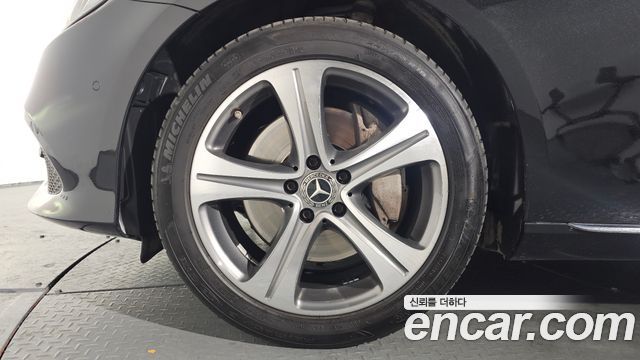 Mercedes-Benz E-Class E300 4MATIC Avnatgarde