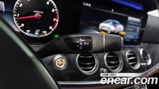 Mercedes-Benz E-Class E300 4MATIC Avnatgarde