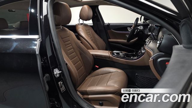 Mercedes-Benz E-Class E300 4MATIC Avnatgarde