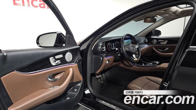 Mercedes-Benz E-Class E300 4MATIC Avnatgarde