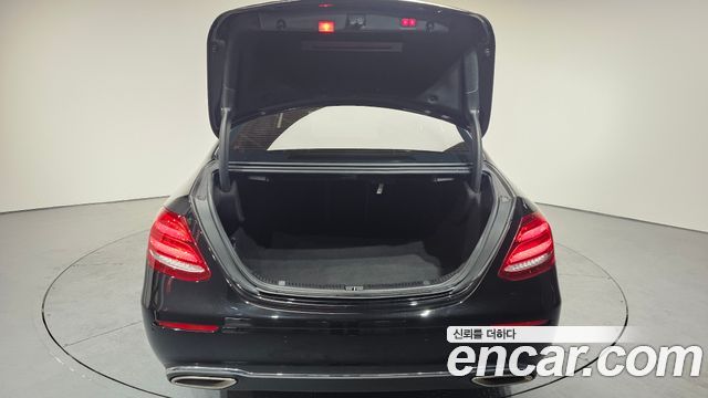 Mercedes-Benz E-Class E300 4MATIC Avnatgarde