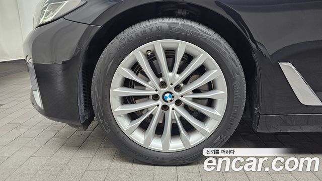 BMW 5-Series 520i Luxury