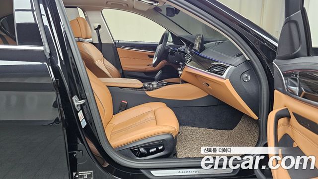 BMW 5-Series 520i Luxury