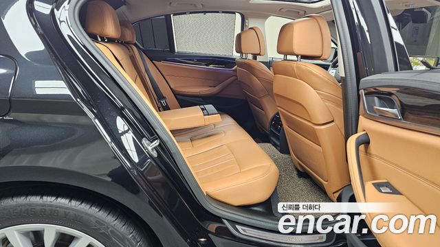 BMW 5-Series 520i Luxury