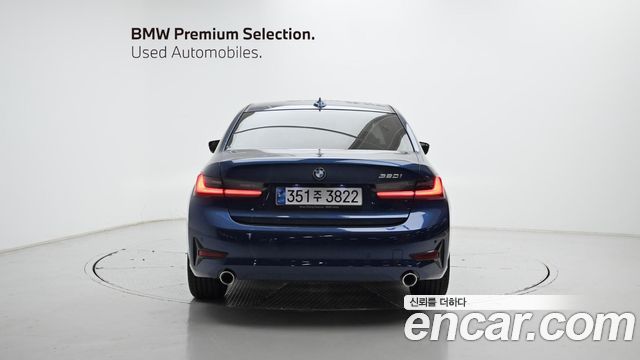 BMW 3-Series 320i