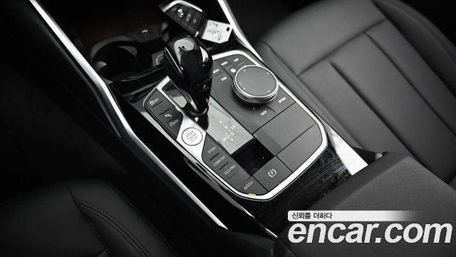 BMW 3-Series 320i