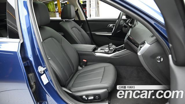 BMW 3-Series 320i